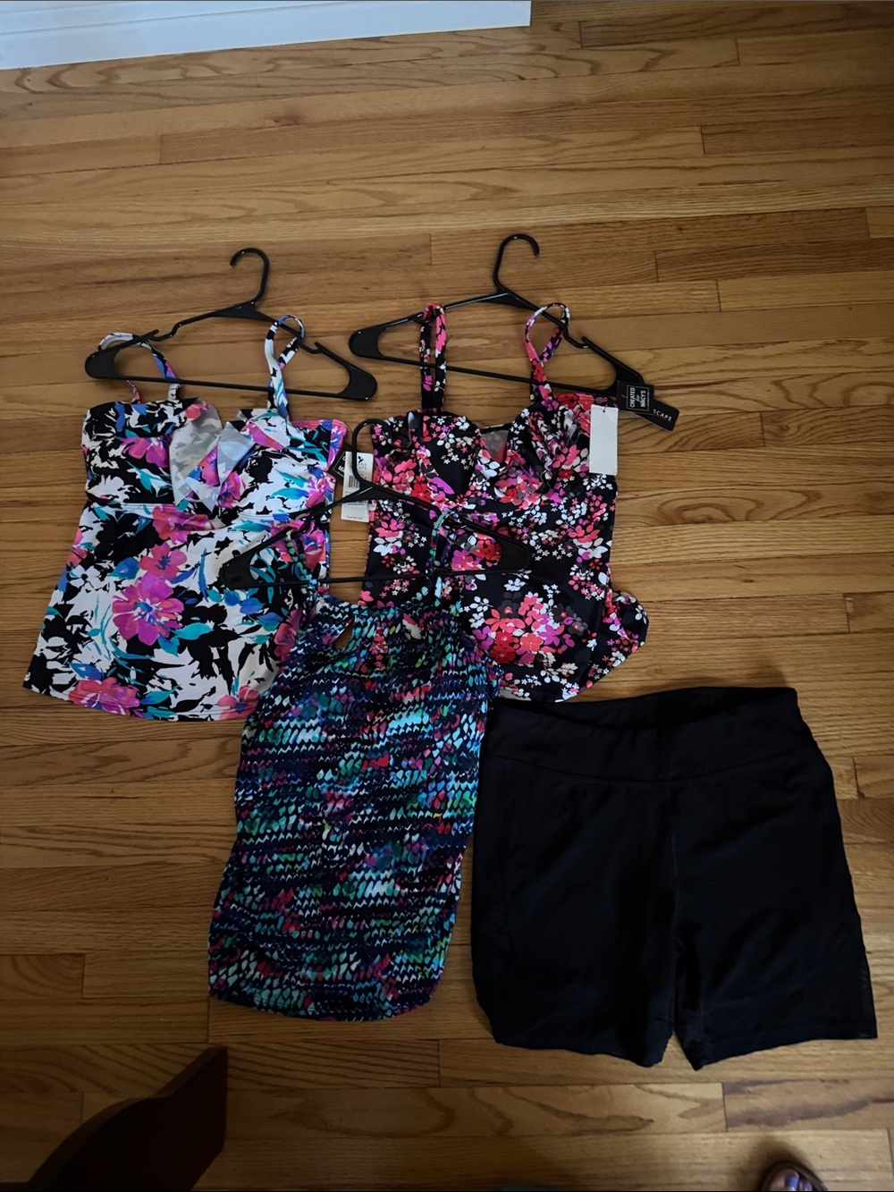 Macy’s brand Multicolor Floral Patterned Tankini 3tops w/ 1 Black Swim Bottom